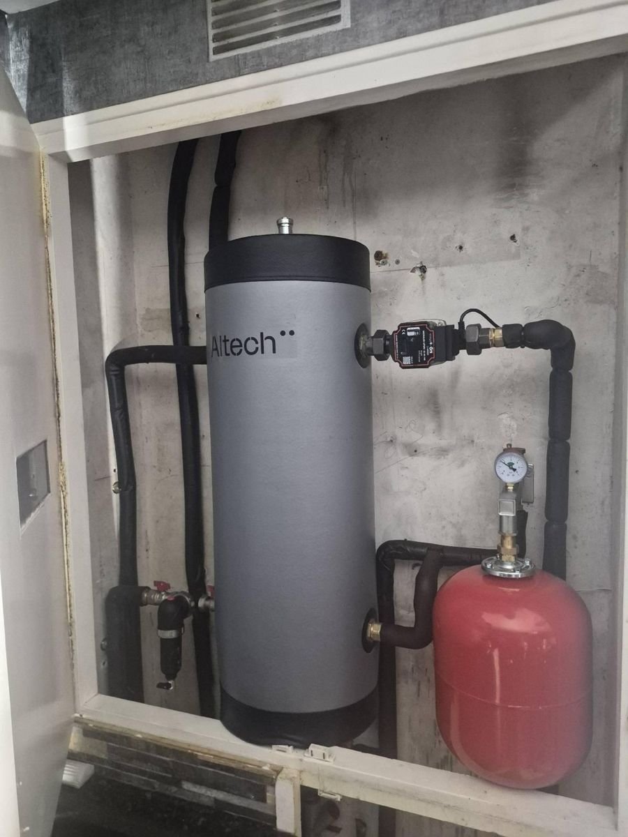 Ballon d'eau chaude et vase d'expansion