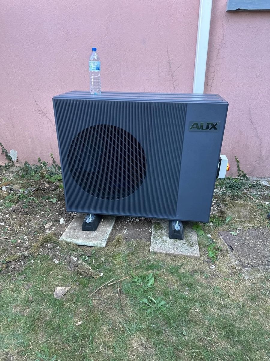 Unité extérieure de pompe à chaleur air/eau posée par ECO CLIMS